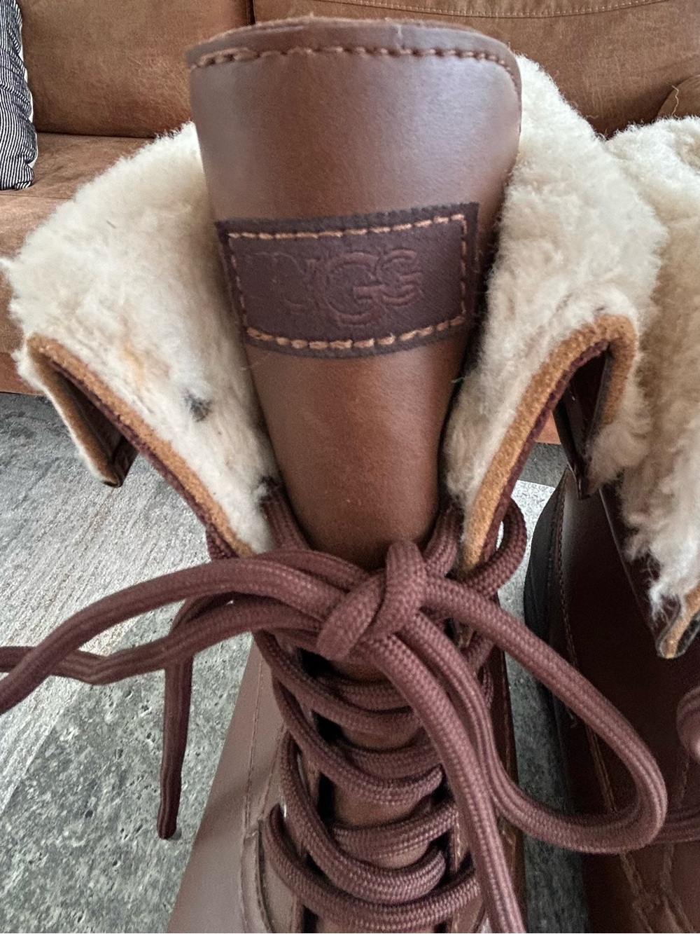 UGG Women's Adirondack Boot Chestnut Brown Leather/Suede  Winter Boot Size 6